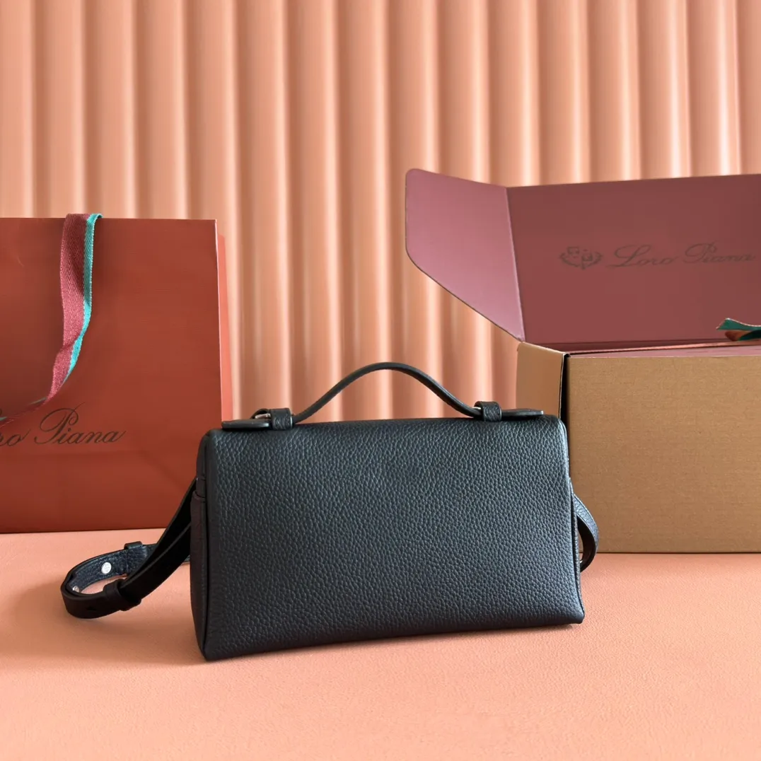 p1160💋💋💋【Original leather configuration counter complete set of packaging】 𝐋𝐨𝐫𝐨 𝐏𝐢𝐚𝐧@ Extra pocket L19 series handbag/crossbody bag, all steel, the most comfortable life is the undefined life, just like loro The material design of pian@ does not require complicated design styles. The simple and soft outline is elegant and durable, like an exquisite cosmetic case, which perfectly balances appearance and functionality. The leather is delicate and feels as soft as butter. The small bag has a large capacity. It is not only portable with a thin shoulder strap, but can also be worn cross-body. Sisters who have a special liking for minimalist style can buy it. It is simple and versatile. The simpler, the more different. Stars and Instagram celebrities are all planting it. There are two sizes of 19 cm and 27 cm. One is exquisite and casual, and the other is elegant and grand. Size: Small: length 19×width 7×height 12cm (